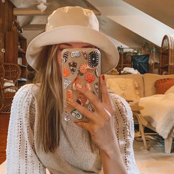 Color Beige Wave Bucket Hat 